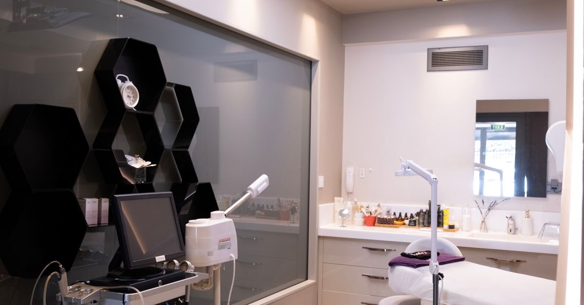 How to Achieve Radiant Skin with LED Light Therapy